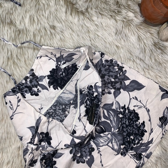 BCBG Max Azria Black/White Floral crop Top - Picture 4 of 5